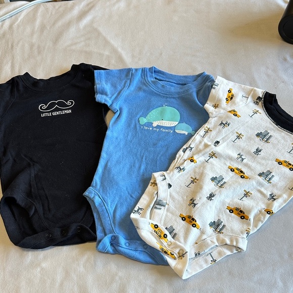 Bundles - Set of 3 Short sleeve Baby Onesies - Black, Blue, and White - Picture 1 of 7